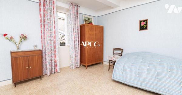 A VENDRE ENSEMBLE IMMOBILIER A RENOVER CENTRE NYONS 