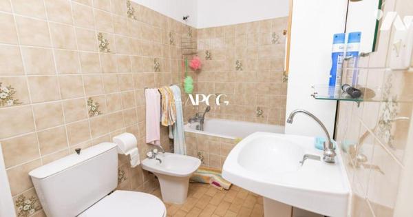 A VENDRE ENSEMBLE IMMOBILIER A RENOVER CENTRE NYONS 