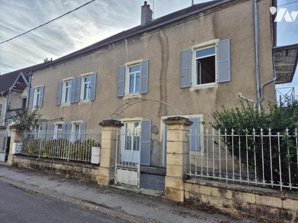 immeuble avec 4 appartements + grande dépendance