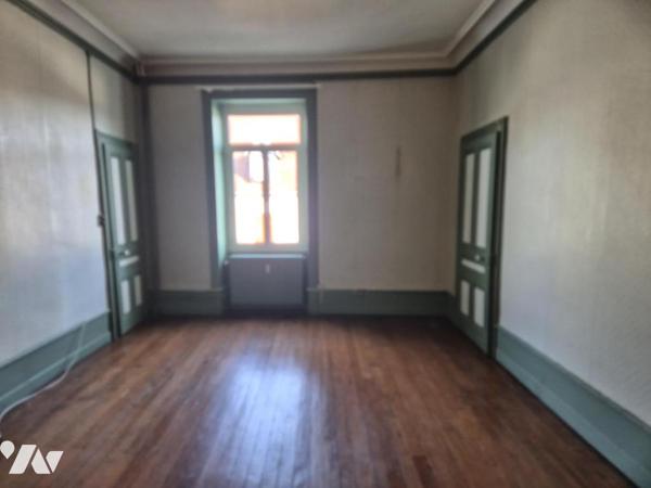 immeuble avec 4 appartements + grande dépendance