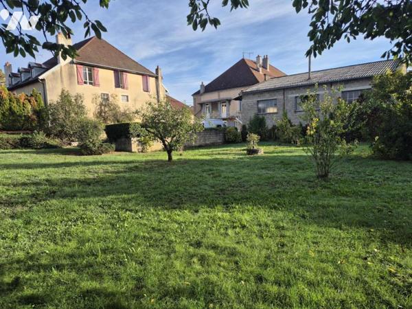 immeuble avec 4 appartements + grande dépendance