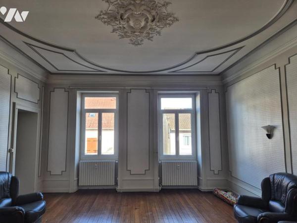 immeuble avec 4 appartements + grande dépendance