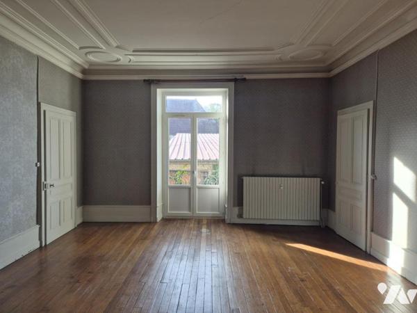 immeuble avec 4 appartements + grande dépendance