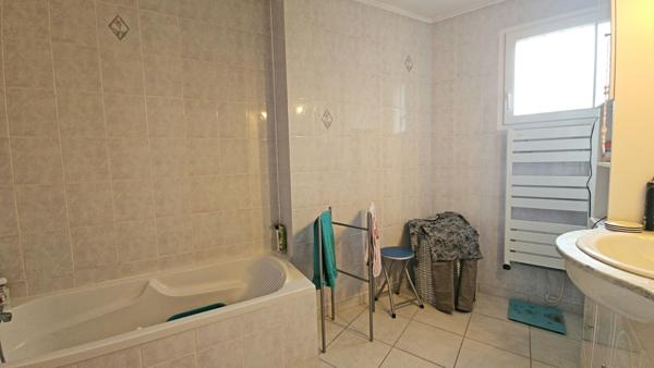 Maison de plain-pied à vendre à Donges - 4 pièces, 3 chambres, jardin spacieux aux porte de SAINT-NAZAIRE , accés rapide à l'axe Nantes - La Baule - Montoir de Bretagne