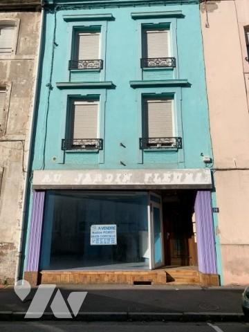 Immeuble de ville avec local commercial et 2 appartements