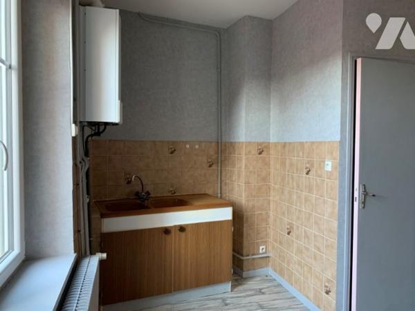 Immeuble de ville avec local commercial et 2 appartements