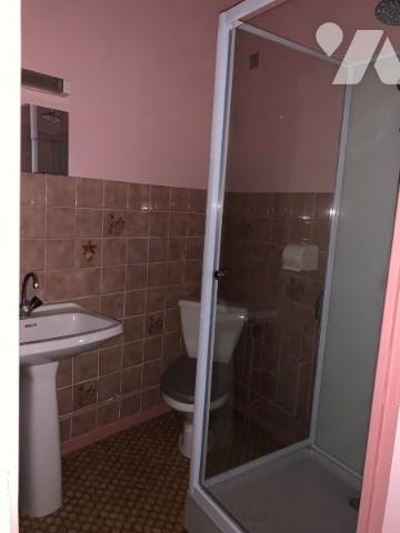 Immeuble de ville avec local commercial et 2 appartements