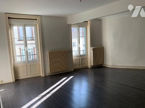 Immeuble de ville avec local commercial et 2 appartements