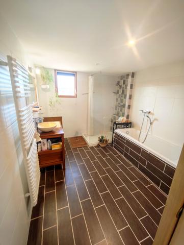 Dans le triangle LImoux, Carcassonne, Castelnaudary, maison entièrement rénovée de type 5 Villeneuve-lès-Montréal (11290)