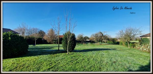 Maison à vendre 167m², 7 pièces FEILLENS (01) terrain 1350m², 5 chambres, garage, hors lotissement