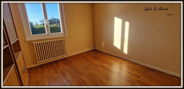 Maison à vendre 167m², 7 pièces FEILLENS (01) terrain 1350m², 5 chambres, garage, hors lotissement