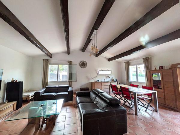 Le charme d'une maison familiale avec jardin, piscine et pool house à Cagnes-sur-Mer.