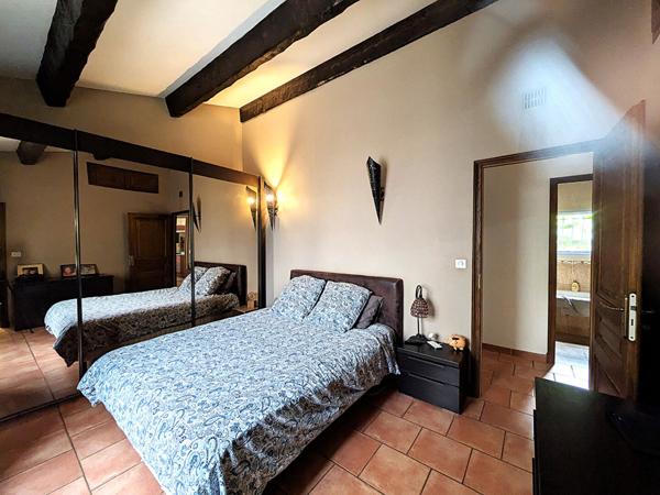 Le charme d'une maison familiale avec jardin, piscine et pool house à Cagnes-sur-Mer.