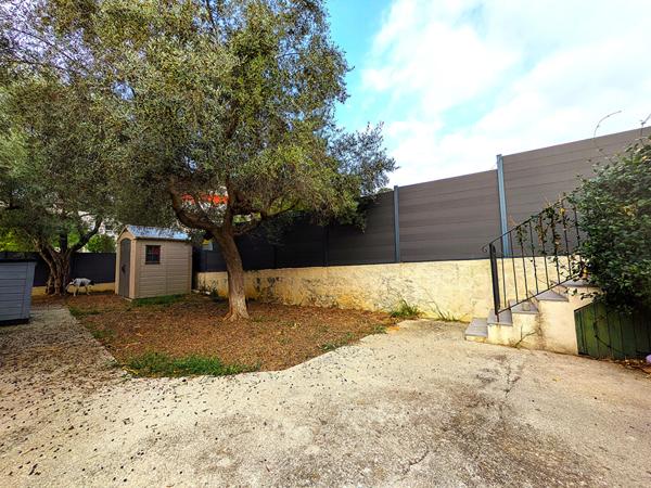 Le charme d'une maison familiale avec jardin, piscine et pool house à Cagnes-sur-Mer.