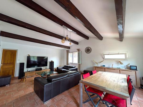 Le charme d'une maison familiale avec jardin, piscine et pool house à Cagnes-sur-Mer.