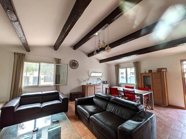 Le charme d'une maison familiale avec jardin, piscine et pool house à Cagnes-sur-Mer.