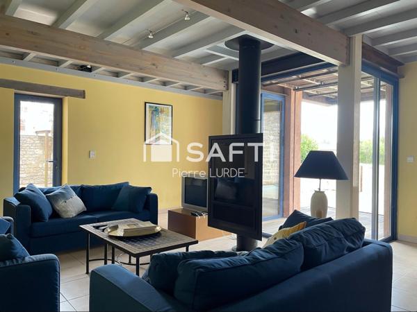 Maison en pierre de 245 m2, entièrement rénovée.