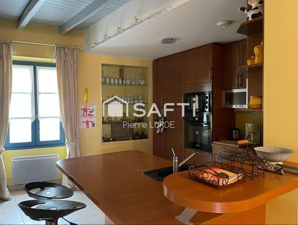 Maison en pierre de 245 m2, entièrement rénovée.