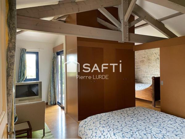 Maison en pierre de 245 m2, entièrement rénovée.