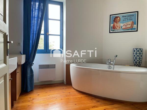 Maison en pierre de 245 m2, entièrement rénovée.