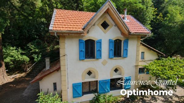 Maison atypique avec dépendance sur 1 550 m², sans vis-à-vis, à Barrême