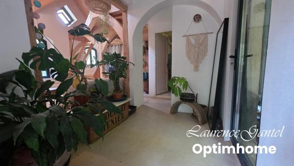 Maison atypique avec dépendance sur 1 550 m², sans vis-à-vis, à Barrême