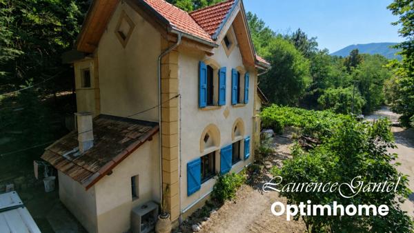 Maison atypique avec dépendance sur 1 550 m², sans vis-à-vis, à Barrême