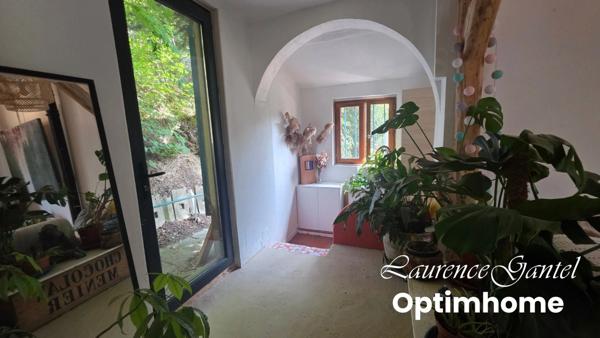 Maison atypique avec dépendance sur 1 550 m², sans vis-à-vis, à Barrême