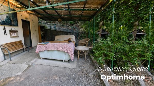 Maison atypique avec dépendance sur 1 550 m², sans vis-à-vis, à Barrême