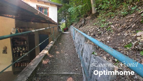 Maison atypique avec dépendance sur 1 550 m², sans vis-à-vis, à Barrême
