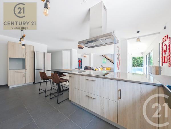 Maison à vendre  9 pièces - 242,96 m 2   LIMOGES  - 87