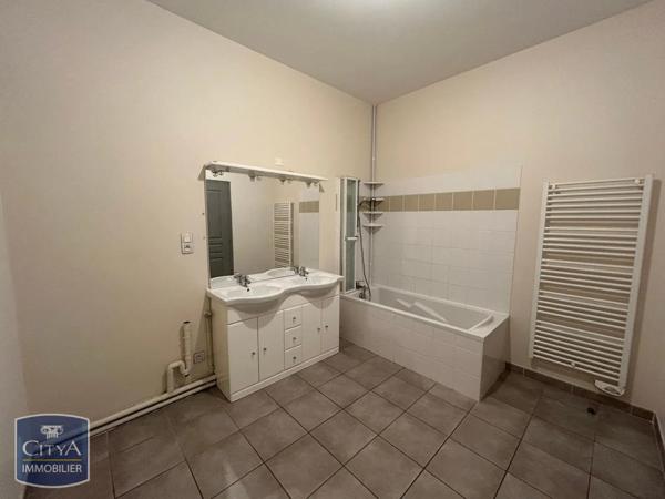 Appartement à louer 3 pièces 81.6m²