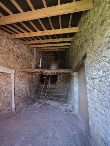 Votre prochain chez vous ou votre résidence secondaire à petit prix !
Cette maison en pierre de 90 m2 habitable est située dans un hameau sympathique et calme sur la commune de Saint Bonnet de Bellac (87300).

- Au rez-de-chaussée, une pièce de vie de 29 m2, une SDB de 6.5 m2 avec douche, meuble simple vasque et WC, 
Un palier après 4 marches dessert une pièce servant de chambre mais de seulement 7.3 m2 puis un salon lumineux de 15 m2 suivi d’une possible cuisine extérieure en travaux avec sortie sur le terrain. 

- À l'étage, 2 grandes chambres de 16 m2 chacune.

L'ensemble des ouvertures est en double vitrage PVC (hormis dans une chambre). 

- Deux grandes dépendances attenantes de 44 et 60 m2, cette dernière contenant un cellier fermé de 11.9 m2 accueillant le ballon d'eau chaude, un WC et les branchements nécessaires en eau et électricité. 

- Cette maison nécessite des travaux mais offre de grandes possibilités d'extension de la surface habitable grâce à ses dépendances, d'ailleurs, il est à noter qu'une ouverture a été créée pour relier la pièce de vie avec la grange de 44 m2 (alimentée en eaux et électricité).

Le terrain de 374 m2 situé en hauteur par rapport à la route ajoute une certaine intimité. 
Également, une terrasse de 18 m2 bétonnée avec barbecue et bac à eau est bien agréable.
Le stationnement est possible devant la grange.

Les bâtiments sont sains et une grande partie de la toiture a été refaite depuis 2010. 
Raccordement au tout à l'égout. 

Toutes nécessités à environ 10kms.

Non soumise au DPE, chauffage inexistant, toutefois la cheminée est tubée pour accueillir un poêle à granulés.

Prix du bien : 45 000,00 €
Les honoraires d'agence sont à la charge du vendeur.

Les informations sur les risques auxquels ce bien est exposé sont disponibles sur le site Géorisques : www.georisques.gouv.fr

Contact : 0621062197
Mail : d.oesterreicher@bskimmobilier.com

—----------

Your next home or second home at a low price!
This 90 m² stone house is located in a pleasant and quiet hamlet in the commune of Saint Bonnet de Bellac (87300).

On the ground floor, there is a 29 m² living room, a 6.5 m² bathroom with shower, single sink unit and toilet.
A landing after 4 steps leads to a room used as a bedroom but only 7.3 m² in size, then a bright 15 m² lounge followed by a possible outdoor kitchen under construction with access to the grounds. 

Upstairs, there are 2 large bedrooms, each 16 m² in size.

All windows are double-glazed PVC (except in one bedroom). 

Two large adjoining outbuildings of 44 and 60 m², the latter containing a closed storeroom of 11.9 m² housing the hot water tank, a WC and the necessary water and electricity connections.

This house requires some work but offers great potential for extending the living space thanks to its outbuildings. It should be noted that an opening has been created to connect the living room with the 44 m² barn (supplied with water and electricity).

The 374 m² plot of land, located above the road, adds a certain amount of privacy. 
There is also a pleasant 18 m² concrete terrace with a barbecue and water tank. 
Parking is available in front of the barn.

The buildings are in good condition and much of the roof has been redone since 2010. 
Connected to mains drainage. 

All amenities within approximately 10km away.

Not subject to energy performance certification, no heating, however the chimney is lined to accommodate a wood-burning stove.

Property price: €45,000
Agency fees payable by the seller.

Contact: 0621062197
Email: d.oesterreicher@bskimmobilier.com