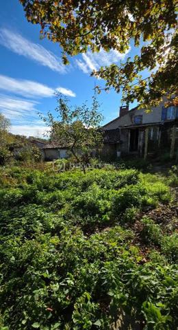 Votre prochain chez vous ou votre résidence secondaire à petit prix !
Cette maison en pierre de 90 m2 habitable est située dans un hameau sympathique et calme sur la commune de Saint Bonnet de Bellac (87300).

- Au rez-de-chaussée, une pièce de vie de 29 m2, une SDB de 6.5 m2 avec douche, meuble simple vasque et WC, 
Un palier après 4 marches dessert une pièce servant de chambre mais de seulement 7.3 m2 puis un salon lumineux de 15 m2 suivi d’une possible cuisine extérieure en travaux avec sortie sur le terrain. 

- À l'étage, 2 grandes chambres de 16 m2 chacune.

L'ensemble des ouvertures est en double vitrage PVC (hormis dans une chambre). 

- Deux grandes dépendances attenantes de 44 et 60 m2, cette dernière contenant un cellier fermé de 11.9 m2 accueillant le ballon d'eau chaude, un WC et les branchements nécessaires en eau et électricité. 

- Cette maison nécessite des travaux mais offre de grandes possibilités d'extension de la surface habitable grâce à ses dépendances, d'ailleurs, il est à noter qu'une ouverture a été créée pour relier la pièce de vie avec la grange de 44 m2 (alimentée en eaux et électricité).

Le terrain de 374 m2 situé en hauteur par rapport à la route ajoute une certaine intimité. 
Également, une terrasse de 18 m2 bétonnée avec barbecue et bac à eau est bien agréable.
Le stationnement est possible devant la grange.

Les bâtiments sont sains et une grande partie de la toiture a été refaite depuis 2010. 
Raccordement au tout à l'égout. 

Toutes nécessités à environ 10kms.

Non soumise au DPE, chauffage inexistant, toutefois la cheminée est tubée pour accueillir un poêle à granulés.

Prix du bien : 45 000,00 €
Les honoraires d'agence sont à la charge du vendeur.

Les informations sur les risques auxquels ce bien est exposé sont disponibles sur le site Géorisques : www.georisques.gouv.fr

Contact : 0621062197
Mail : d.oesterreicher@bskimmobilier.com

—----------

Your next home or second home at a low price!
This 90 m² stone house is located in a pleasant and quiet hamlet in the commune of Saint Bonnet de Bellac (87300).

On the ground floor, there is a 29 m² living room, a 6.5 m² bathroom with shower, single sink unit and toilet.
A landing after 4 steps leads to a room used as a bedroom but only 7.3 m² in size, then a bright 15 m² lounge followed by a possible outdoor kitchen under construction with access to the grounds. 

Upstairs, there are 2 large bedrooms, each 16 m² in size.

All windows are double-glazed PVC (except in one bedroom). 

Two large adjoining outbuildings of 44 and 60 m², the latter containing a closed storeroom of 11.9 m² housing the hot water tank, a WC and the necessary water and electricity connections.

This house requires some work but offers great potential for extending the living space thanks to its outbuildings. It should be noted that an opening has been created to connect the living room with the 44 m² barn (supplied with water and electricity).

The 374 m² plot of land, located above the road, adds a certain amount of privacy. 
There is also a pleasant 18 m² concrete terrace with a barbecue and water tank. 
Parking is available in front of the barn.

The buildings are in good condition and much of the roof has been redone since 2010. 
Connected to mains drainage. 

All amenities within approximately 10km away.

Not subject to energy performance certification, no heating, however the chimney is lined to accommodate a wood-burning stove.

Property price: €45,000
Agency fees payable by the seller.

Contact: 0621062197
Email: d.oesterreicher@bskimmobilier.com