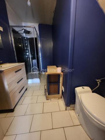 Votre prochain chez vous ou votre résidence secondaire à petit prix !
Cette maison en pierre de 90 m2 habitable est située dans un hameau sympathique et calme sur la commune de Saint Bonnet de Bellac (87300).

- Au rez-de-chaussée, une pièce de vie de 29 m2, une SDB de 6.5 m2 avec douche, meuble simple vasque et WC, 
Un palier après 4 marches dessert une pièce servant de chambre mais de seulement 7.3 m2 puis un salon lumineux de 15 m2 suivi d’une possible cuisine extérieure en travaux avec sortie sur le terrain. 

- À l'étage, 2 grandes chambres de 16 m2 chacune.

L'ensemble des ouvertures est en double vitrage PVC (hormis dans une chambre). 

- Deux grandes dépendances attenantes de 44 et 60 m2, cette dernière contenant un cellier fermé de 11.9 m2 accueillant le ballon d'eau chaude, un WC et les branchements nécessaires en eau et électricité. 

- Cette maison nécessite des travaux mais offre de grandes possibilités d'extension de la surface habitable grâce à ses dépendances, d'ailleurs, il est à noter qu'une ouverture a été créée pour relier la pièce de vie avec la grange de 44 m2 (alimentée en eaux et électricité).

Le terrain de 374 m2 situé en hauteur par rapport à la route ajoute une certaine intimité. 
Également, une terrasse de 18 m2 bétonnée avec barbecue et bac à eau est bien agréable.
Le stationnement est possible devant la grange.

Les bâtiments sont sains et une grande partie de la toiture a été refaite depuis 2010. 
Raccordement au tout à l'égout. 

Toutes nécessités à environ 10kms.

Non soumise au DPE, chauffage inexistant, toutefois la cheminée est tubée pour accueillir un poêle à granulés.

Prix du bien : 45 000,00 €
Les honoraires d'agence sont à la charge du vendeur.

Les informations sur les risques auxquels ce bien est exposé sont disponibles sur le site Géorisques : www.georisques.gouv.fr

Contact : 0621062197
Mail : d.oesterreicher@bskimmobilier.com

—----------

Your next home or second home at a low price!
This 90 m² stone house is located in a pleasant and quiet hamlet in the commune of Saint Bonnet de Bellac (87300).

On the ground floor, there is a 29 m² living room, a 6.5 m² bathroom with shower, single sink unit and toilet.
A landing after 4 steps leads to a room used as a bedroom but only 7.3 m² in size, then a bright 15 m² lounge followed by a possible outdoor kitchen under construction with access to the grounds. 

Upstairs, there are 2 large bedrooms, each 16 m² in size.

All windows are double-glazed PVC (except in one bedroom). 

Two large adjoining outbuildings of 44 and 60 m², the latter containing a closed storeroom of 11.9 m² housing the hot water tank, a WC and the necessary water and electricity connections.

This house requires some work but offers great potential for extending the living space thanks to its outbuildings. It should be noted that an opening has been created to connect the living room with the 44 m² barn (supplied with water and electricity).

The 374 m² plot of land, located above the road, adds a certain amount of privacy. 
There is also a pleasant 18 m² concrete terrace with a barbecue and water tank. 
Parking is available in front of the barn.

The buildings are in good condition and much of the roof has been redone since 2010. 
Connected to mains drainage. 

All amenities within approximately 10km away.

Not subject to energy performance certification, no heating, however the chimney is lined to accommodate a wood-burning stove.

Property price: €45,000
Agency fees payable by the seller.

Contact: 0621062197
Email: d.oesterreicher@bskimmobilier.com