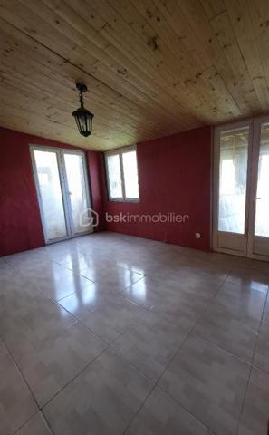 Votre prochain chez vous ou votre résidence secondaire à petit prix !
Cette maison en pierre de 90 m2 habitable est située dans un hameau sympathique et calme sur la commune de Saint Bonnet de Bellac (87300).

- Au rez-de-chaussée, une pièce de vie de 29 m2, une SDB de 6.5 m2 avec douche, meuble simple vasque et WC, 
Un palier après 4 marches dessert une pièce servant de chambre mais de seulement 7.3 m2 puis un salon lumineux de 15 m2 suivi d’une possible cuisine extérieure en travaux avec sortie sur le terrain. 

- À l'étage, 2 grandes chambres de 16 m2 chacune.

L'ensemble des ouvertures est en double vitrage PVC (hormis dans une chambre). 

- Deux grandes dépendances attenantes de 44 et 60 m2, cette dernière contenant un cellier fermé de 11.9 m2 accueillant le ballon d'eau chaude, un WC et les branchements nécessaires en eau et électricité. 

- Cette maison nécessite des travaux mais offre de grandes possibilités d'extension de la surface habitable grâce à ses dépendances, d'ailleurs, il est à noter qu'une ouverture a été créée pour relier la pièce de vie avec la grange de 44 m2 (alimentée en eaux et électricité).

Le terrain de 374 m2 situé en hauteur par rapport à la route ajoute une certaine intimité. 
Également, une terrasse de 18 m2 bétonnée avec barbecue et bac à eau est bien agréable.
Le stationnement est possible devant la grange.

Les bâtiments sont sains et une grande partie de la toiture a été refaite depuis 2010. 
Raccordement au tout à l'égout. 

Toutes nécessités à environ 10kms.

Non soumise au DPE, chauffage inexistant, toutefois la cheminée est tubée pour accueillir un poêle à granulés.

Prix du bien : 45 000,00 €
Les honoraires d'agence sont à la charge du vendeur.

Les informations sur les risques auxquels ce bien est exposé sont disponibles sur le site Géorisques : www.georisques.gouv.fr

Contact : 0621062197
Mail : d.oesterreicher@bskimmobilier.com

—----------

Your next home or second home at a low price!
This 90 m² stone house is located in a pleasant and quiet hamlet in the commune of Saint Bonnet de Bellac (87300).

On the ground floor, there is a 29 m² living room, a 6.5 m² bathroom with shower, single sink unit and toilet.
A landing after 4 steps leads to a room used as a bedroom but only 7.3 m² in size, then a bright 15 m² lounge followed by a possible outdoor kitchen under construction with access to the grounds. 

Upstairs, there are 2 large bedrooms, each 16 m² in size.

All windows are double-glazed PVC (except in one bedroom). 

Two large adjoining outbuildings of 44 and 60 m², the latter containing a closed storeroom of 11.9 m² housing the hot water tank, a WC and the necessary water and electricity connections.

This house requires some work but offers great potential for extending the living space thanks to its outbuildings. It should be noted that an opening has been created to connect the living room with the 44 m² barn (supplied with water and electricity).

The 374 m² plot of land, located above the road, adds a certain amount of privacy. 
There is also a pleasant 18 m² concrete terrace with a barbecue and water tank. 
Parking is available in front of the barn.

The buildings are in good condition and much of the roof has been redone since 2010. 
Connected to mains drainage. 

All amenities within approximately 10km away.

Not subject to energy performance certification, no heating, however the chimney is lined to accommodate a wood-burning stove.

Property price: €45,000
Agency fees payable by the seller.

Contact: 0621062197
Email: d.oesterreicher@bskimmobilier.com