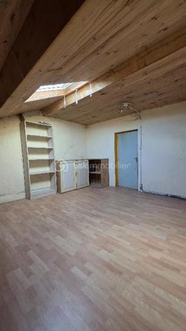 Votre prochain chez vous ou votre résidence secondaire à petit prix !
Cette maison en pierre de 90 m2 habitable est située dans un hameau sympathique et calme sur la commune de Saint Bonnet de Bellac (87300).

- Au rez-de-chaussée, une pièce de vie de 29 m2, une SDB de 6.5 m2 avec douche, meuble simple vasque et WC, 
Un palier après 4 marches dessert une pièce servant de chambre mais de seulement 7.3 m2 puis un salon lumineux de 15 m2 suivi d’une possible cuisine extérieure en travaux avec sortie sur le terrain. 

- À l'étage, 2 grandes chambres de 16 m2 chacune.

L'ensemble des ouvertures est en double vitrage PVC (hormis dans une chambre). 

- Deux grandes dépendances attenantes de 44 et 60 m2, cette dernière contenant un cellier fermé de 11.9 m2 accueillant le ballon d'eau chaude, un WC et les branchements nécessaires en eau et électricité. 

- Cette maison nécessite des travaux mais offre de grandes possibilités d'extension de la surface habitable grâce à ses dépendances, d'ailleurs, il est à noter qu'une ouverture a été créée pour relier la pièce de vie avec la grange de 44 m2 (alimentée en eaux et électricité).

Le terrain de 374 m2 situé en hauteur par rapport à la route ajoute une certaine intimité. 
Également, une terrasse de 18 m2 bétonnée avec barbecue et bac à eau est bien agréable.
Le stationnement est possible devant la grange.

Les bâtiments sont sains et une grande partie de la toiture a été refaite depuis 2010. 
Raccordement au tout à l'égout. 

Toutes nécessités à environ 10kms.

Non soumise au DPE, chauffage inexistant, toutefois la cheminée est tubée pour accueillir un poêle à granulés.

Prix du bien : 45 000,00 €
Les honoraires d'agence sont à la charge du vendeur.

Les informations sur les risques auxquels ce bien est exposé sont disponibles sur le site Géorisques : www.georisques.gouv.fr

Contact : 0621062197
Mail : d.oesterreicher@bskimmobilier.com

—----------

Your next home or second home at a low price!
This 90 m² stone house is located in a pleasant and quiet hamlet in the commune of Saint Bonnet de Bellac (87300).

On the ground floor, there is a 29 m² living room, a 6.5 m² bathroom with shower, single sink unit and toilet.
A landing after 4 steps leads to a room used as a bedroom but only 7.3 m² in size, then a bright 15 m² lounge followed by a possible outdoor kitchen under construction with access to the grounds. 

Upstairs, there are 2 large bedrooms, each 16 m² in size.

All windows are double-glazed PVC (except in one bedroom). 

Two large adjoining outbuildings of 44 and 60 m², the latter containing a closed storeroom of 11.9 m² housing the hot water tank, a WC and the necessary water and electricity connections.

This house requires some work but offers great potential for extending the living space thanks to its outbuildings. It should be noted that an opening has been created to connect the living room with the 44 m² barn (supplied with water and electricity).

The 374 m² plot of land, located above the road, adds a certain amount of privacy. 
There is also a pleasant 18 m² concrete terrace with a barbecue and water tank. 
Parking is available in front of the barn.

The buildings are in good condition and much of the roof has been redone since 2010. 
Connected to mains drainage. 

All amenities within approximately 10km away.

Not subject to energy performance certification, no heating, however the chimney is lined to accommodate a wood-burning stove.

Property price: €45,000
Agency fees payable by the seller.

Contact: 0621062197
Email: d.oesterreicher@bskimmobilier.com