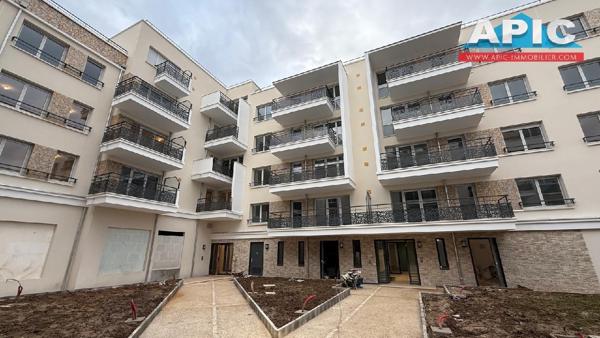 ARNOUVILLE Au pied de la gare et des commerces. Appartement ...