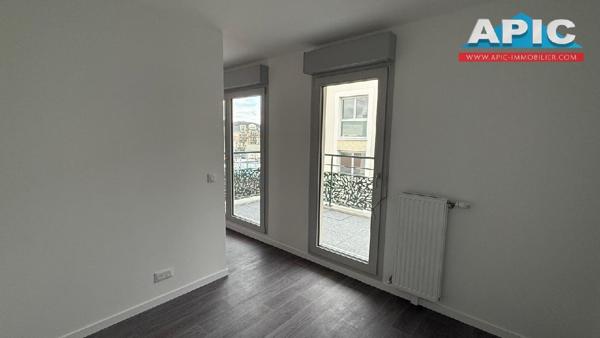 ARNOUVILLE Au pied de la gare et des commerces. Appartement ...