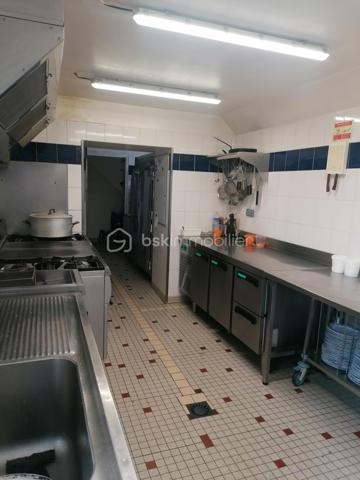 Immeuble commercial de 200 m²