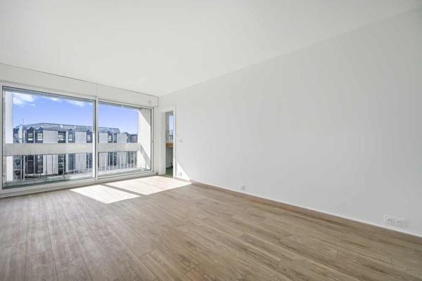 Paris (75010) Paris 10ème Hôpital Saint-Louis / rue Saint-Maur - grand deux pièces avec sa loggia