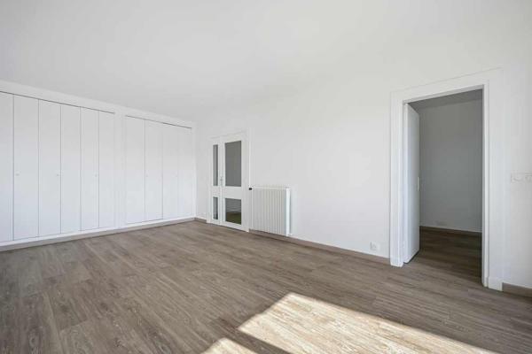 Paris (75010) Paris 10ème Hôpital Saint-Louis / rue Saint-Maur - grand deux pièces avec sa loggia