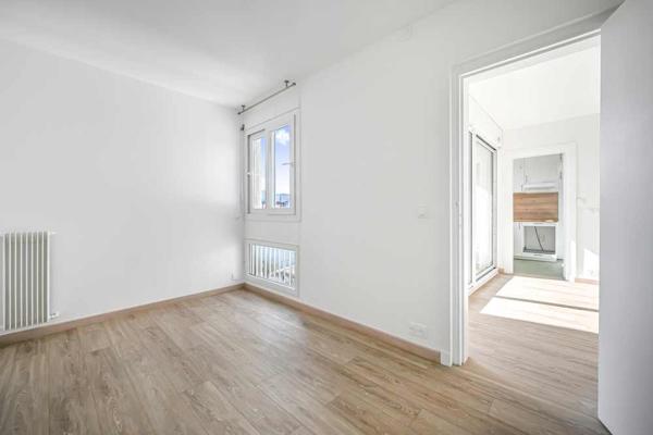 Paris (75010) Paris 10ème Hôpital Saint-Louis / rue Saint-Maur - grand deux pièces avec sa loggia