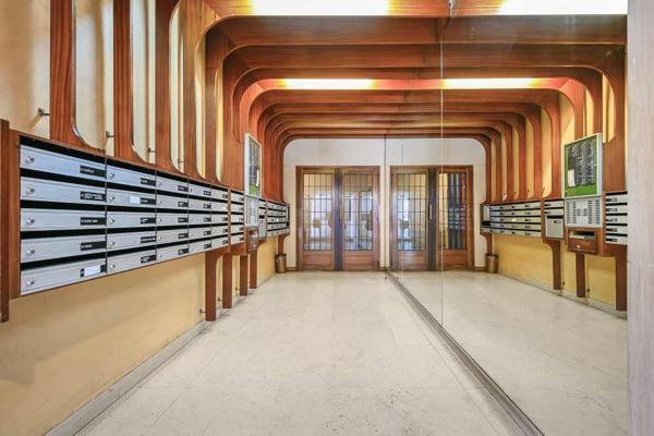 Paris (75010) Paris 10ème Hôpital Saint-Louis / rue Saint-Maur - grand deux pièces avec sa loggia