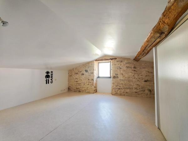 MAISON ANCIENNE A SAINT LAURENT SUR SEVRE (85)