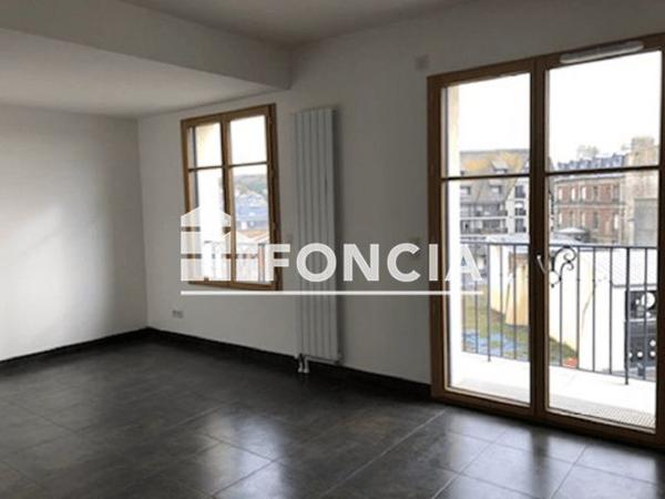 Location Appartement 2 pièces 49 m² - QUAI DE LA GARE - QUAI DES MARINS. Deauville 14800