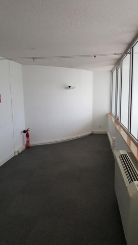 Bureaux commerces à louer centre ville de Nantes avec double vitrine