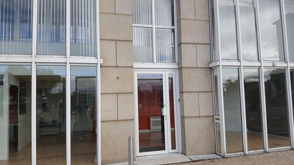 Bureaux commerces à louer centre ville de Nantes avec double vitrine
