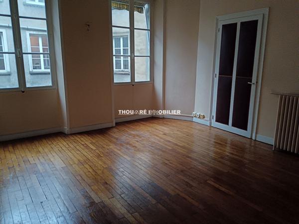 44000 NANTES NANTES PLACE GRALIN Bureaux 84.20 m2