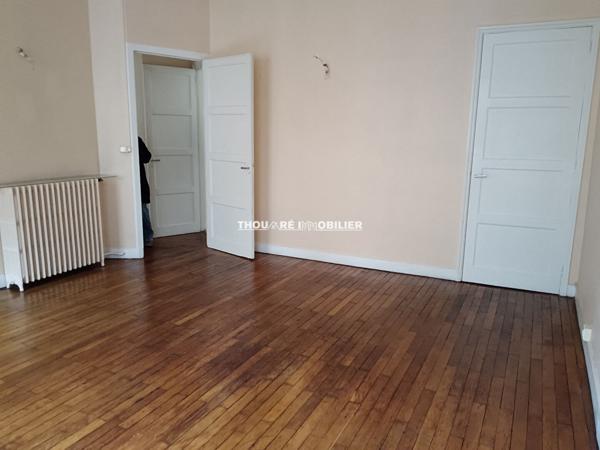 44000 NANTES NANTES PLACE GRALIN Bureaux 84.20 m2